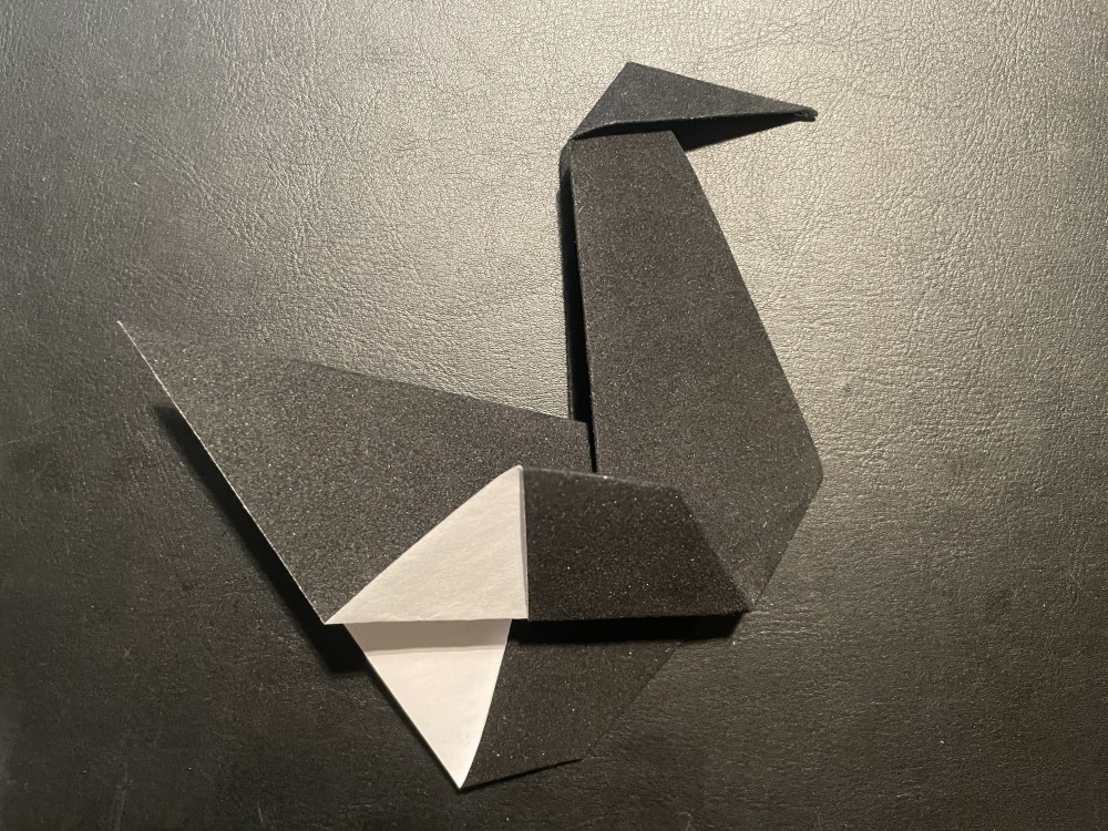 Оригами черный лебедь